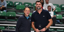 TOFAŞ’TAN MEHMET OKUR’A TEŞEKKÜR PLAKETİ