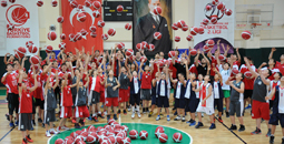 TOFAŞ'TAN BURSALI ÇOCUKLARA 2600 TOP VE 8 POTA HEDİYE EDİLDİ