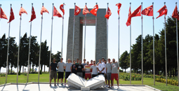 TOFAŞ`IN DEVLERİNDEN ÇANAKKALE ŞEHİTLİKLERİNE ZİYERET