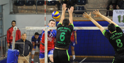 TOFAŞ VOLEYBOL TAKIMI PLAY OFF YOLUNDA YARA ALDI
