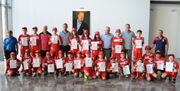 TOFAŞ YAZ FUTBOL OKULU'NDA SERTİFİKA HEYECANI YAŞANDI