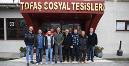 TOFAŞ`TA TOLGA ÖNGÖREN VE ORHUN ENE BURSALI BASIN MENSUPLARIYLA BİR ARAYA GELDİ