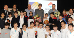 TOFAŞ'IN GENÇ OYUNCULARINDAN BAHÇEŞEHİR KOLEJİ'NE ZİYARET