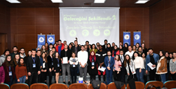 TOFAŞLI BASKETBOLCULAR ÜNİVERSİTE ÖĞRENCİLERİYLE DENEYİMLERİNİ PAYLAŞTI