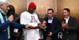 TOFAŞ’TAN PETE WILLIAMS’A ÖZEL ÖDÜL